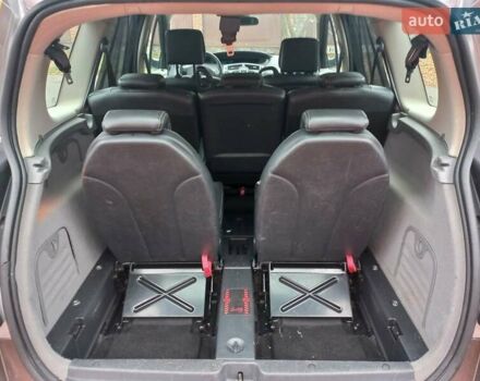 Серый Рено Гранд Сценик, объемом двигателя 1.6 л и пробегом 160 тыс. км за 4950 $, фото 83 на Automoto.ua