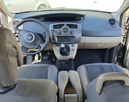 Серый Рено Гранд Сценик, объемом двигателя 2 л и пробегом 317 тыс. км за 6200 $, фото 18 на Automoto.ua