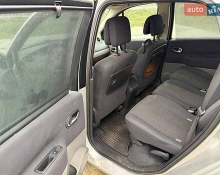 Серый Рено Гранд Сценик, объемом двигателя 1.6 л и пробегом 230 тыс. км за 5000 $, фото 9 на Automoto.ua