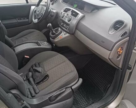 Серый Рено Гранд Сценик, объемом двигателя 1.6 л и пробегом 237 тыс. км за 4800 $, фото 10 на Automoto.ua