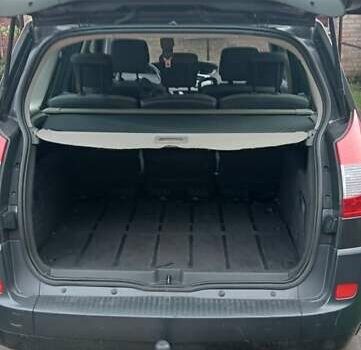 Серый Рено Гранд Сценик, объемом двигателя 1.6 л и пробегом 245 тыс. км за 5300 $, фото 5 на Automoto.ua