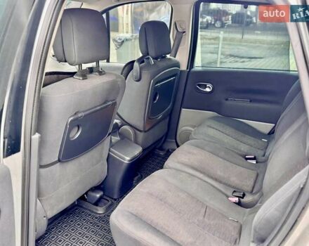 Серый Рено Гранд Сценик, объемом двигателя 1.9 л и пробегом 247 тыс. км за 6400 $, фото 39 на Automoto.ua