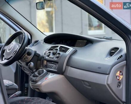 Серый Рено Гранд Сценик, объемом двигателя 1.5 л и пробегом 300 тыс. км за 3950 $, фото 17 на Automoto.ua