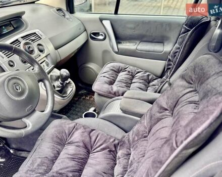 Серый Рено Гранд Сценик, объемом двигателя 1.9 л и пробегом 247 тыс. км за 6400 $, фото 34 на Automoto.ua