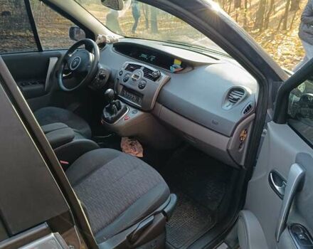 Серый Рено Гранд Сценик, объемом двигателя 1.6 л и пробегом 354 тыс. км за 4900 $, фото 4 на Automoto.ua