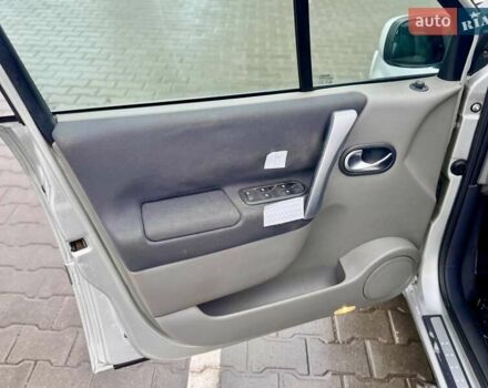 Серый Рено Гранд Сценик, объемом двигателя 1.9 л и пробегом 247 тыс. км за 6400 $, фото 36 на Automoto.ua