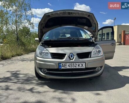 Серый Рено Гранд Сценик, объемом двигателя 2 л и пробегом 273 тыс. км за 5000 $, фото 4 на Automoto.ua