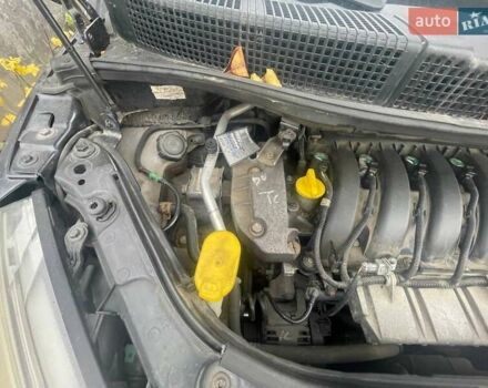 Сірий Рено Гранд Сценік, об'ємом двигуна 2 л та пробігом 208 тис. км за 5700 $, фото 2 на Automoto.ua