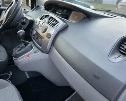 Серый Рено Гранд Сценик, объемом двигателя 2 л и пробегом 235 тыс. км за 4600 $, фото 42 на Automoto.ua