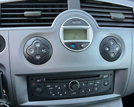 Серый Рено Гранд Сценик, объемом двигателя 2 л и пробегом 235 тыс. км за 4600 $, фото 26 на Automoto.ua