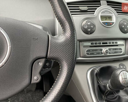 Серый Рено Гранд Сценик, объемом двигателя 2 л и пробегом 264 тыс. км за 5899 $, фото 50 на Automoto.ua