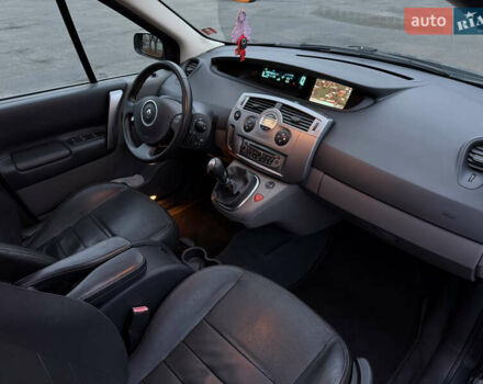 Серый Рено Гранд Сценик, объемом двигателя 2 л и пробегом 140 тыс. км за 5750 $, фото 20 на Automoto.ua