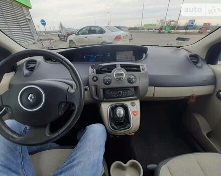 Серый Рено Гранд Сценик, объемом двигателя 1.5 л и пробегом 216 тыс. км за 6600 $, фото 23 на Automoto.ua