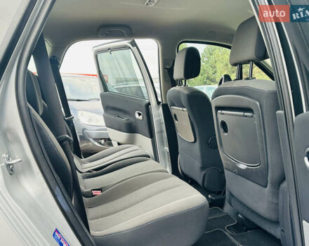 Серый Рено Гранд Сценик, объемом двигателя 1.6 л и пробегом 182 тыс. км за 6900 $, фото 17 на Automoto.ua