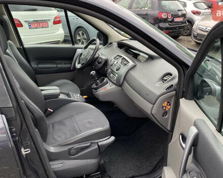 Серый Рено Гранд Сценик, объемом двигателя 2 л и пробегом 264 тыс. км за 5899 $, фото 28 на Automoto.ua