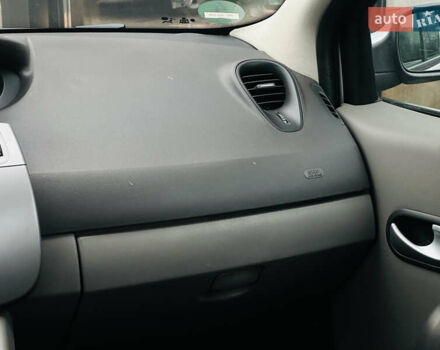 Серый Рено Гранд Сценик, объемом двигателя 1.6 л и пробегом 182 тыс. км за 6900 $, фото 27 на Automoto.ua