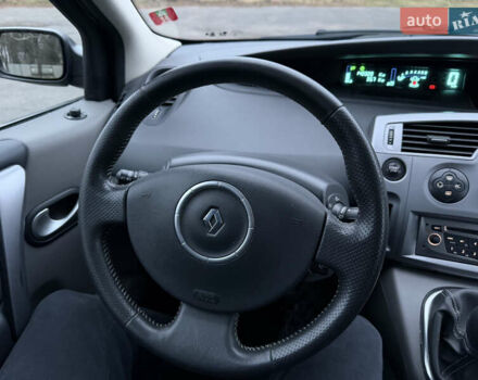 Серый Рено Гранд Сценик, объемом двигателя 2 л и пробегом 140 тыс. км за 5750 $, фото 30 на Automoto.ua