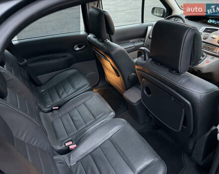 Серый Рено Гранд Сценик, объемом двигателя 2 л и пробегом 140 тыс. км за 5750 $, фото 22 на Automoto.ua