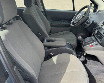 Серый Рено Гранд Сценик, объемом двигателя 1.9 л и пробегом 380 тыс. км за 4800 $, фото 11 на Automoto.ua