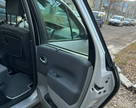 Серый Рено Гранд Сценик, объемом двигателя 2 л и пробегом 235 тыс. км за 4600 $, фото 35 на Automoto.ua