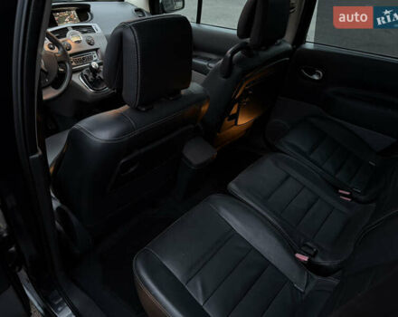 Серый Рено Гранд Сценик, объемом двигателя 2 л и пробегом 140 тыс. км за 5750 $, фото 17 на Automoto.ua