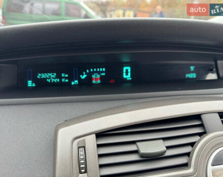 Серый Рено Гранд Сценик, объемом двигателя 1.6 л и пробегом 230 тыс. км за 5800 $, фото 30 на Automoto.ua