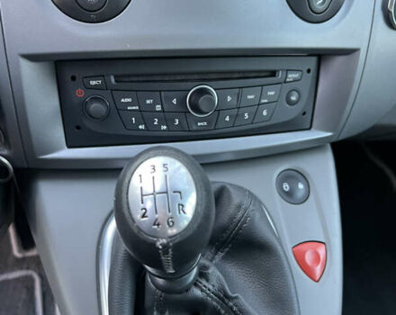 Серый Рено Гранд Сценик, объемом двигателя 2 л и пробегом 235 тыс. км за 4600 $, фото 27 на Automoto.ua