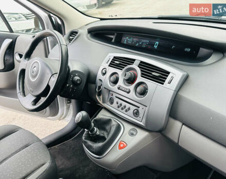 Серый Рено Гранд Сценик, объемом двигателя 1.6 л и пробегом 182 тыс. км за 6900 $, фото 31 на Automoto.ua