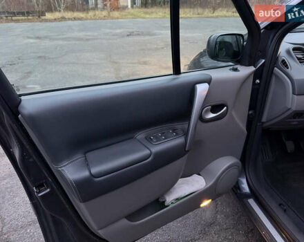 Серый Рено Гранд Сценик, объемом двигателя 2 л и пробегом 140 тыс. км за 5750 $, фото 14 на Automoto.ua