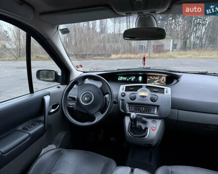 Серый Рено Гранд Сценик, объемом двигателя 2 л и пробегом 140 тыс. км за 5750 $, фото 27 на Automoto.ua