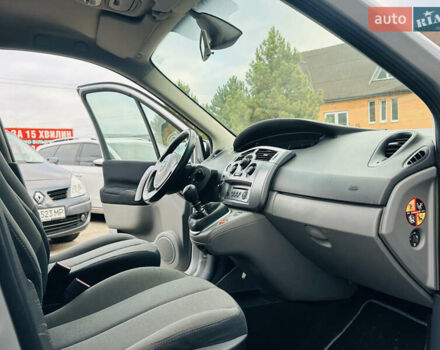 Серый Рено Гранд Сценик, объемом двигателя 1.6 л и пробегом 182 тыс. км за 6900 $, фото 29 на Automoto.ua