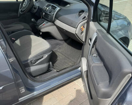 Серый Рено Гранд Сценик, объемом двигателя 1.9 л и пробегом 380 тыс. км за 4800 $, фото 9 на Automoto.ua