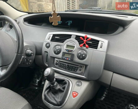 Серый Рено Гранд Сценик, объемом двигателя 1.5 л и пробегом 205 тыс. км за 6300 $, фото 6 на Automoto.ua