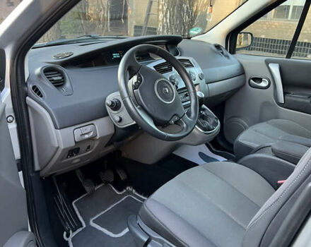 Серый Рено Гранд Сценик, объемом двигателя 2 л и пробегом 235 тыс. км за 4600 $, фото 24 на Automoto.ua