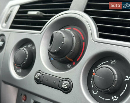 Серый Рено Гранд Сценик, объемом двигателя 1.6 л и пробегом 187 тыс. км за 5400 $, фото 24 на Automoto.ua