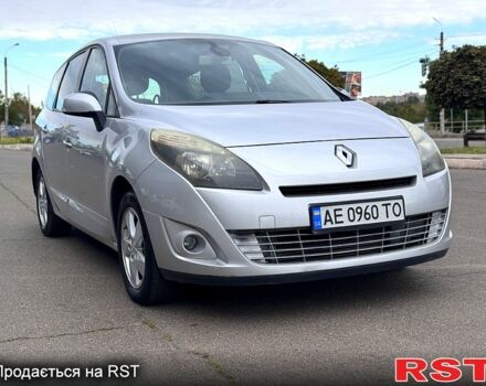 Серый Рено Гранд Сценик, объемом двигателя 1.4 л и пробегом 244 тыс. км за 5999 $, фото 2 на Automoto.ua