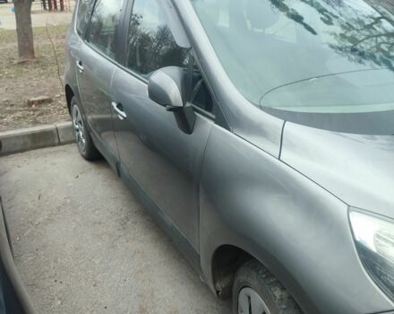 Серый Рено Гранд Сценик, объемом двигателя 1.9 л и пробегом 375 тыс. км за 6900 $, фото 5 на Automoto.ua