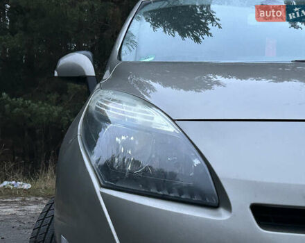 Серый Рено Гранд Сценик, объемом двигателя 1.6 л и пробегом 170 тыс. км за 6999 $, фото 16 на Automoto.ua