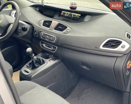 Серый Рено Гранд Сценик, объемом двигателя 1.46 л и пробегом 243 тыс. км за 6900 $, фото 15 на Automoto.ua