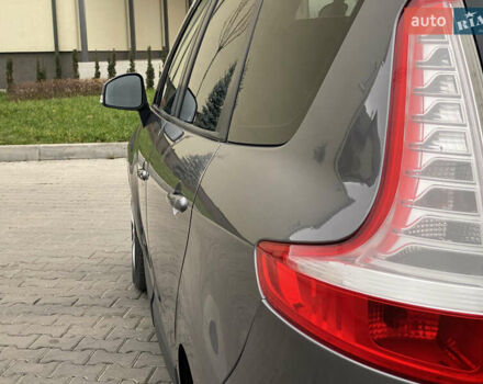 Серый Рено Гранд Сценик, объемом двигателя 1.46 л и пробегом 243 тыс. км за 6900 $, фото 11 на Automoto.ua