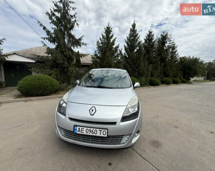 Серый Рено Гранд Сценик, объемом двигателя 1.4 л и пробегом 228 тыс. км за 6500 $, фото 11 на Automoto.ua