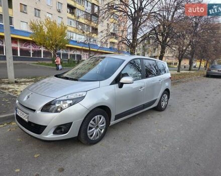 Рено Гранд Сценик 2009 в Харькове на Automoto.ua Серый Рено Гранд Сценик, объемом двигателя 1.6 л и пробегом 245 тыс. км за 6350 $, фото 4 на Automoto.ua