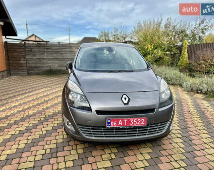 Рено Гранд Сценик 2009 в Житомире на Automoto.ua Серый Рено Гранд Сценик, объемом двигателя 1.5 л и пробегом 245 тыс. км за 6299 $, фото 2 на Automoto.ua