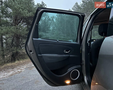 Серый Рено Гранд Сценик, объемом двигателя 1.6 л и пробегом 170 тыс. км за 6999 $, фото 24 на Automoto.ua