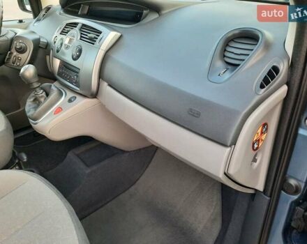 Серый Рено Гранд Сценик, объемом двигателя 1.6 л и пробегом 194 тыс. км за 6300 $, фото 121 на Automoto.ua