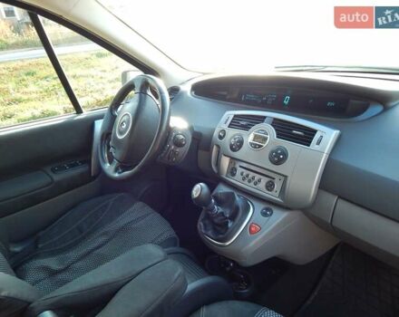 Серый Рено Гранд Сценик, объемом двигателя 2 л и пробегом 288 тыс. км за 5900 $, фото 16 на Automoto.ua