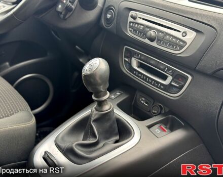 Серый Рено Гранд Сценик, объемом двигателя 1.4 л и пробегом 244 тыс. км за 5999 $, фото 7 на Automoto.ua