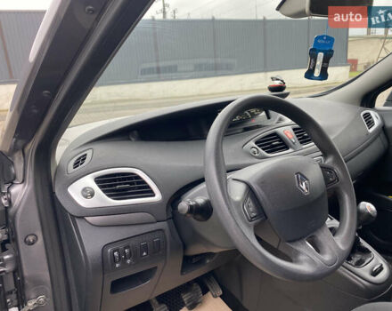 Серый Рено Гранд Сценик, объемом двигателя 1.46 л и пробегом 243 тыс. км за 6900 $, фото 19 на Automoto.ua