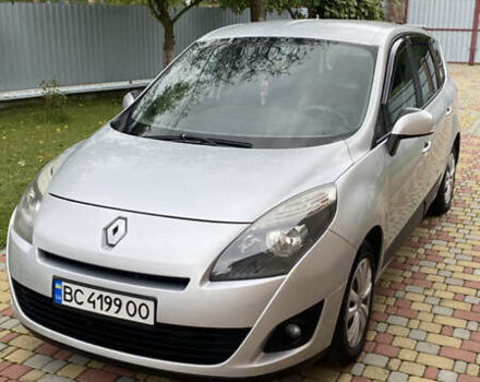 Серый Рено Гранд Сценик, объемом двигателя 1.46 л и пробегом 292 тыс. км за 5999 $, фото 1 на Automoto.ua