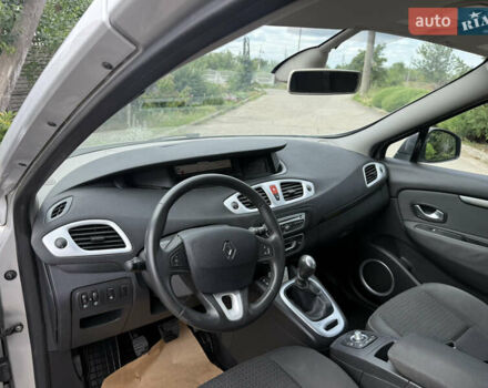 Серый Рено Гранд Сценик, объемом двигателя 1.4 л и пробегом 228 тыс. км за 6500 $, фото 5 на Automoto.ua